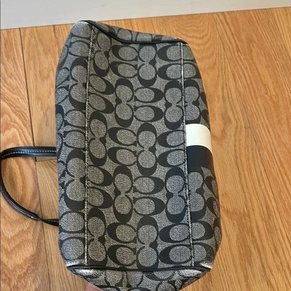 Coach Black and White Signature Handbag - Picture 6 of 9